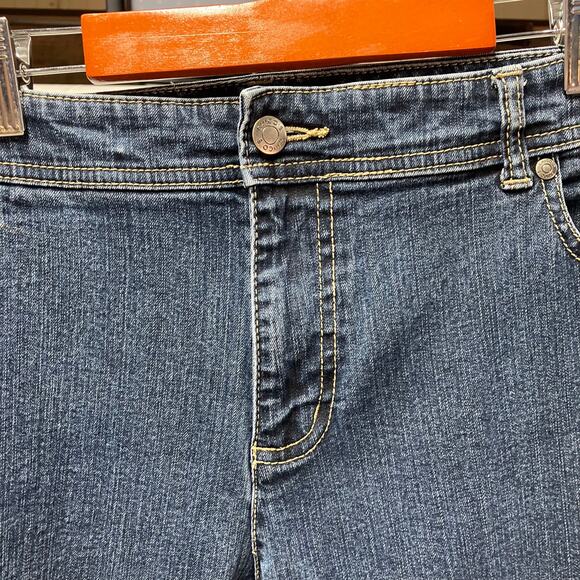 Chico's 2.5 Short Womens Straight Leg Medium Wash Jeans Size 14P Classic‎ Denim - Picture 12 of 16